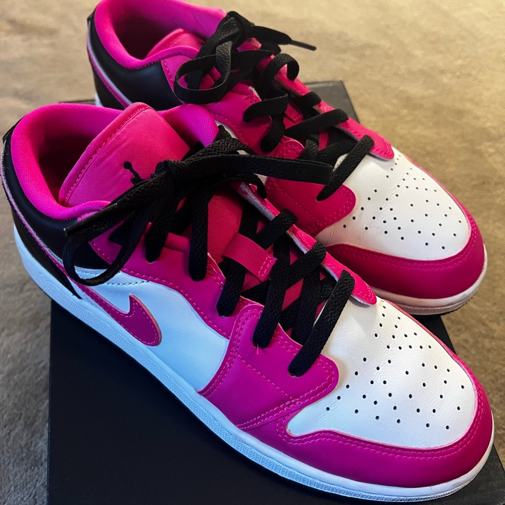 Fierce pink air Jordan 1 Low 6.5 Y / 8 woman